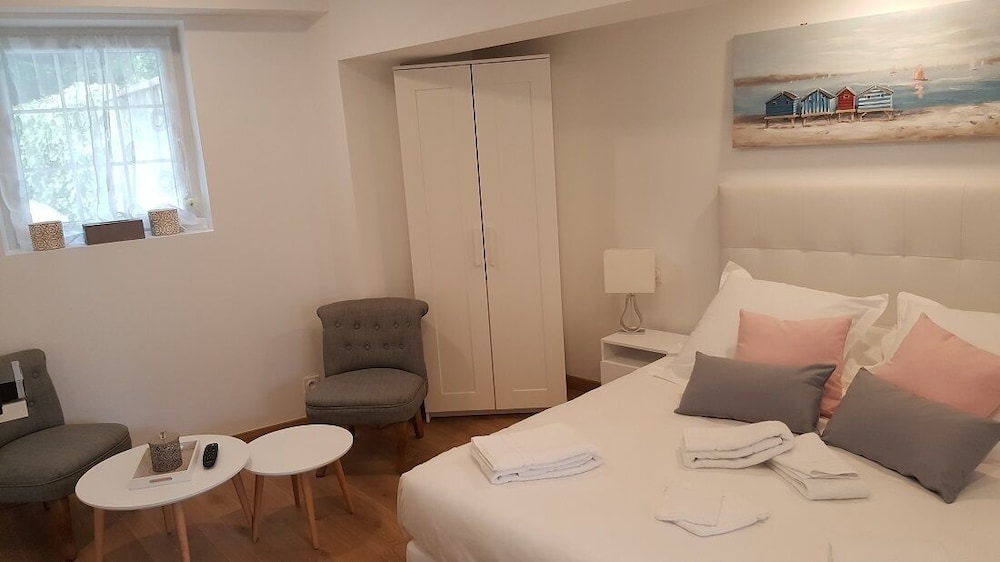 Castel Bayeux Guesthouse