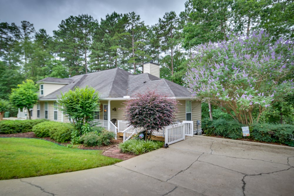 Near Golfing: Savannah Lakes Townhome view 5