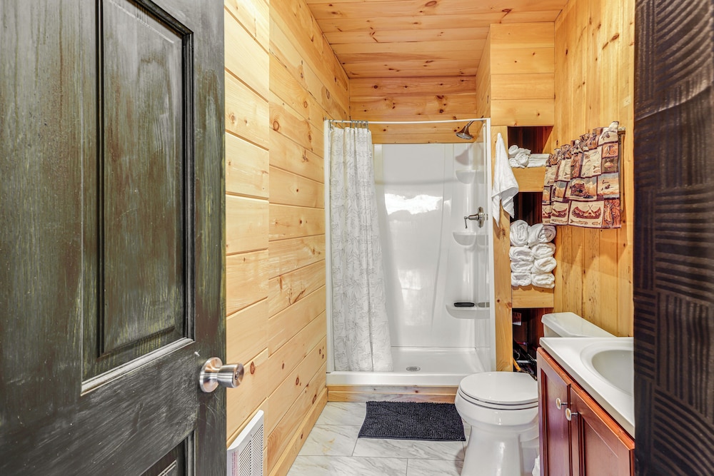 Hike, Raft, Ski & More: Cozy Cabin in Johnsburg!