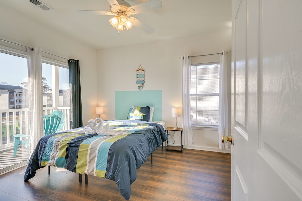 < 1 Mi to Golf: Condo w/ Balcony in Myrtle Beach!