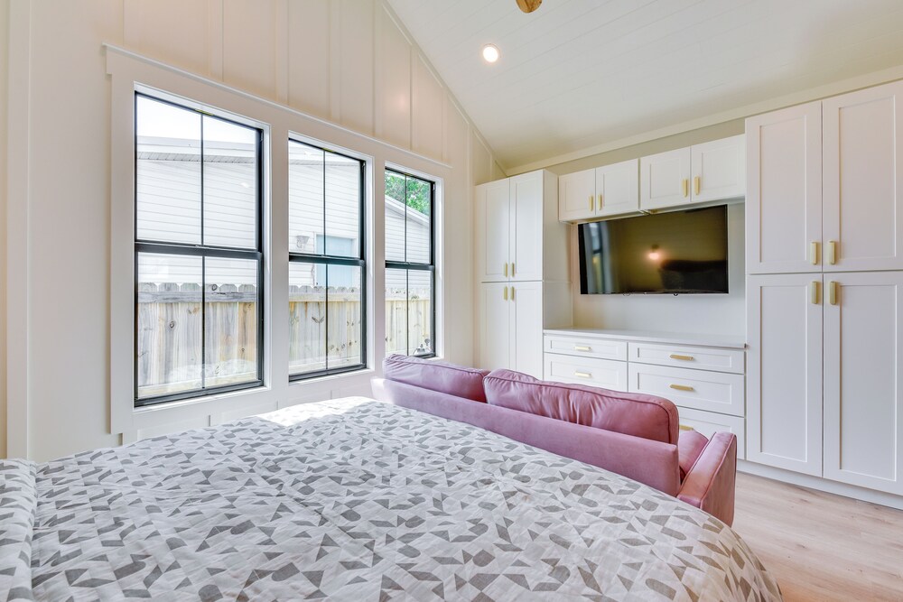 Walk to Laguna Beach: Modern Studio in Pcb!