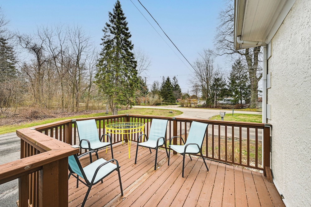 1/2 Mi to Beach & Lake Michigan: Condo w/ Pool!