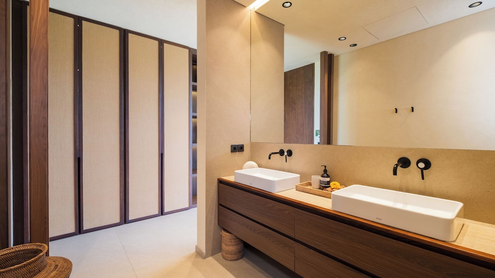 Villa Fiji by Villa Finder