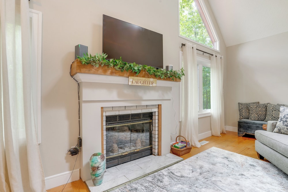 Pet-friendly Lake Monticello Home w/ Perks!