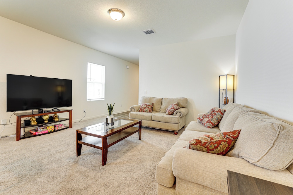 Pool Access: Family Home w/ Yard Near Lackland AFB