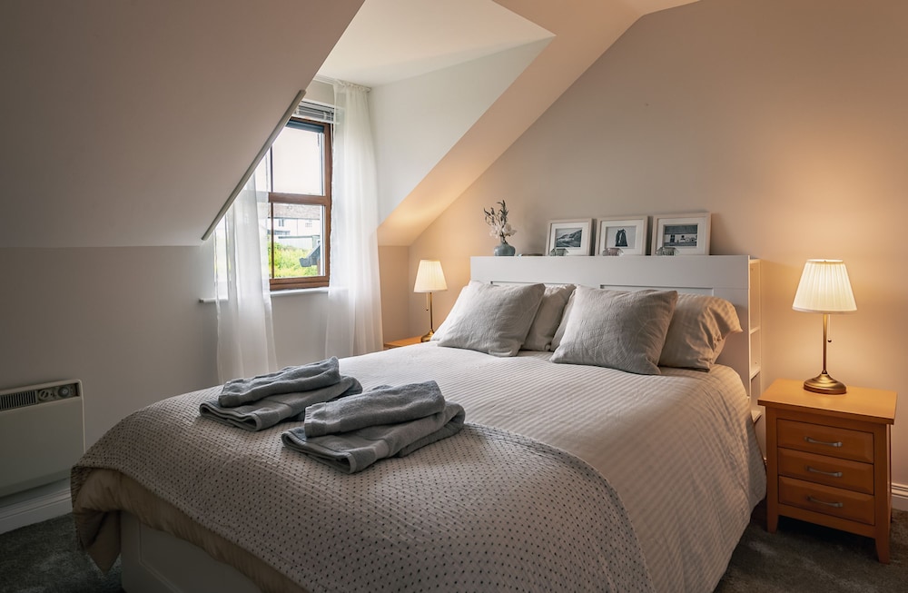 2 Bedroom Home in Kenmare With sea Views to Sleep 4