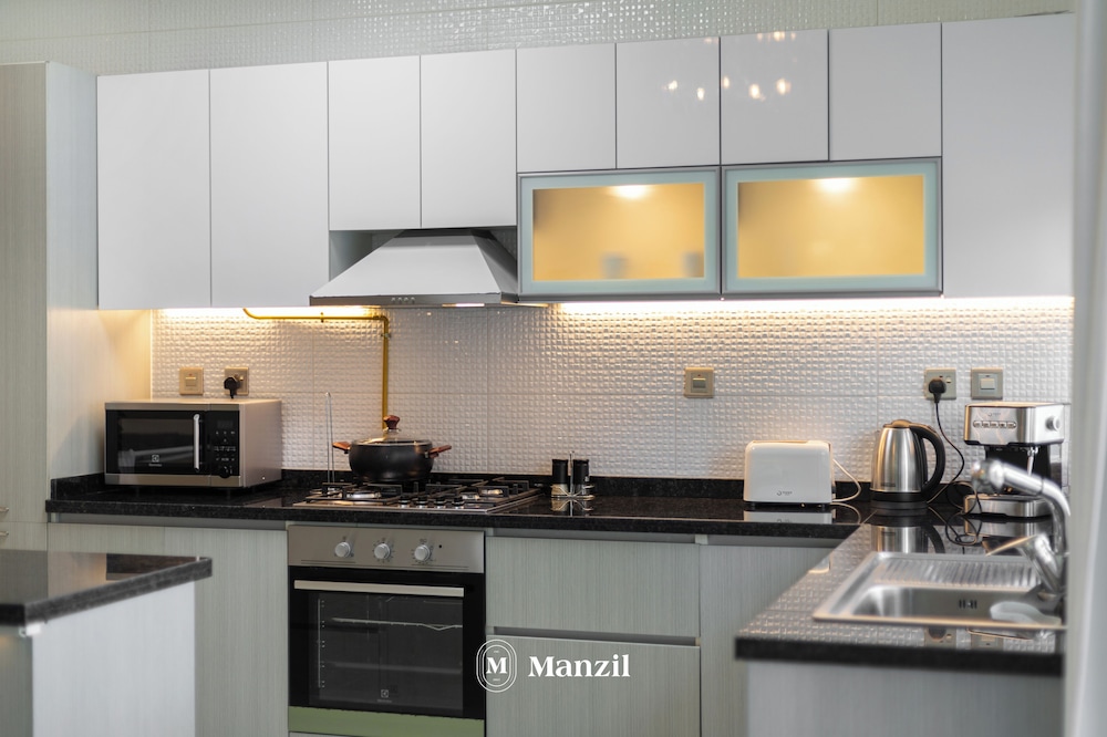 Manzil - Luxury 2BR w Pool and Burj View