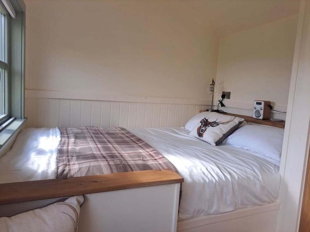 Luxury Shepherds Hut set in a Countryside Setting