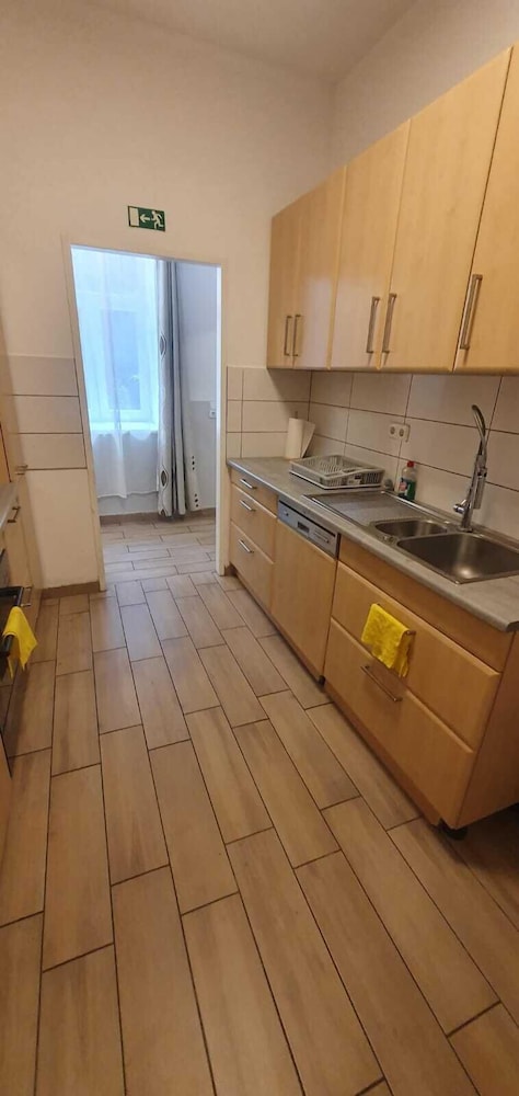 Group Stay 3 Apts Near Enkplatz