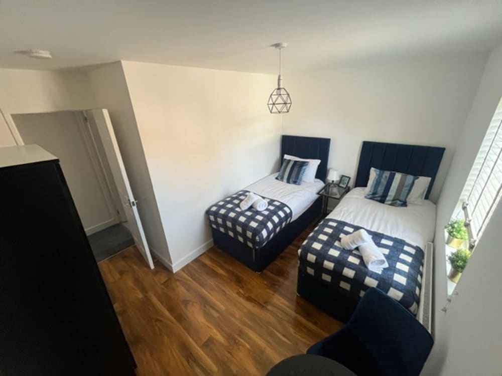 Remarkable 3-bed House in Cambridge view 4