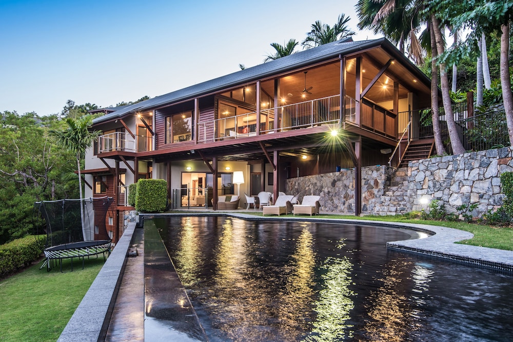 Iluka Luxury House With Ocean Views On Half Acre With Pool And Two Golf Buggies