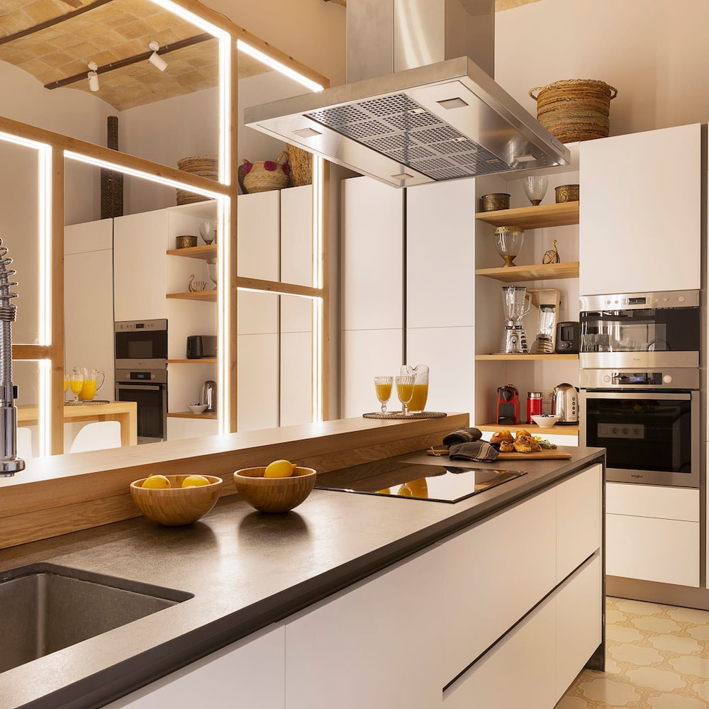 The Avenue 2BR Luxury Unit in Diagonal Ave
