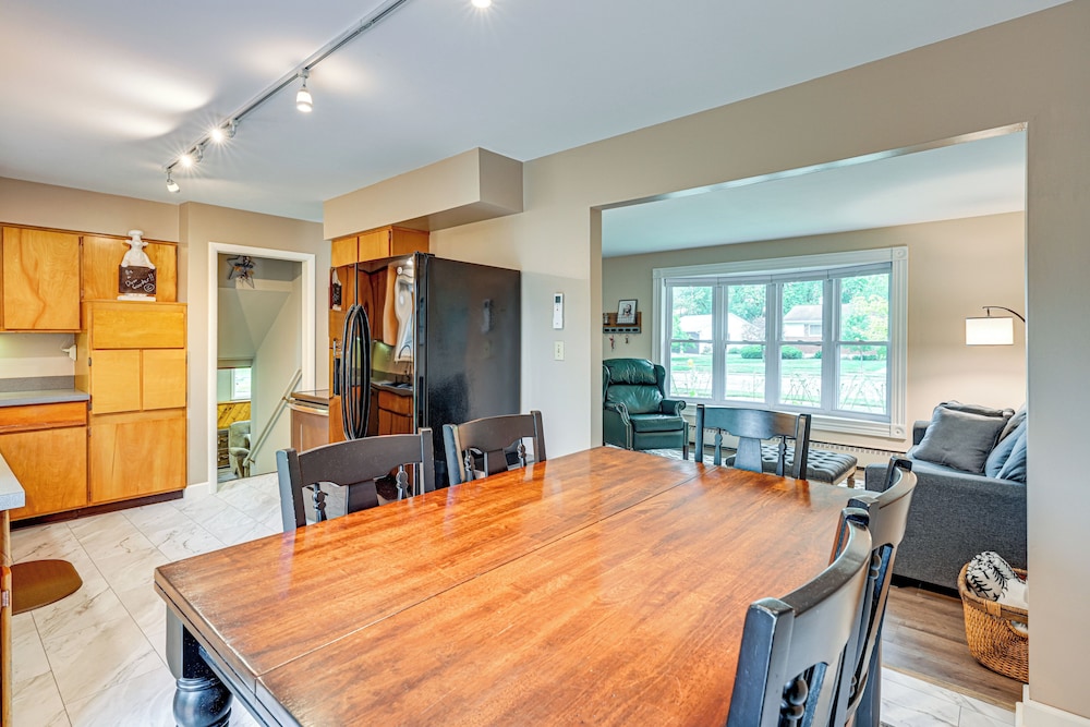 1 Mi to Dtwn: Suburban Home w/ Yard in Owosso