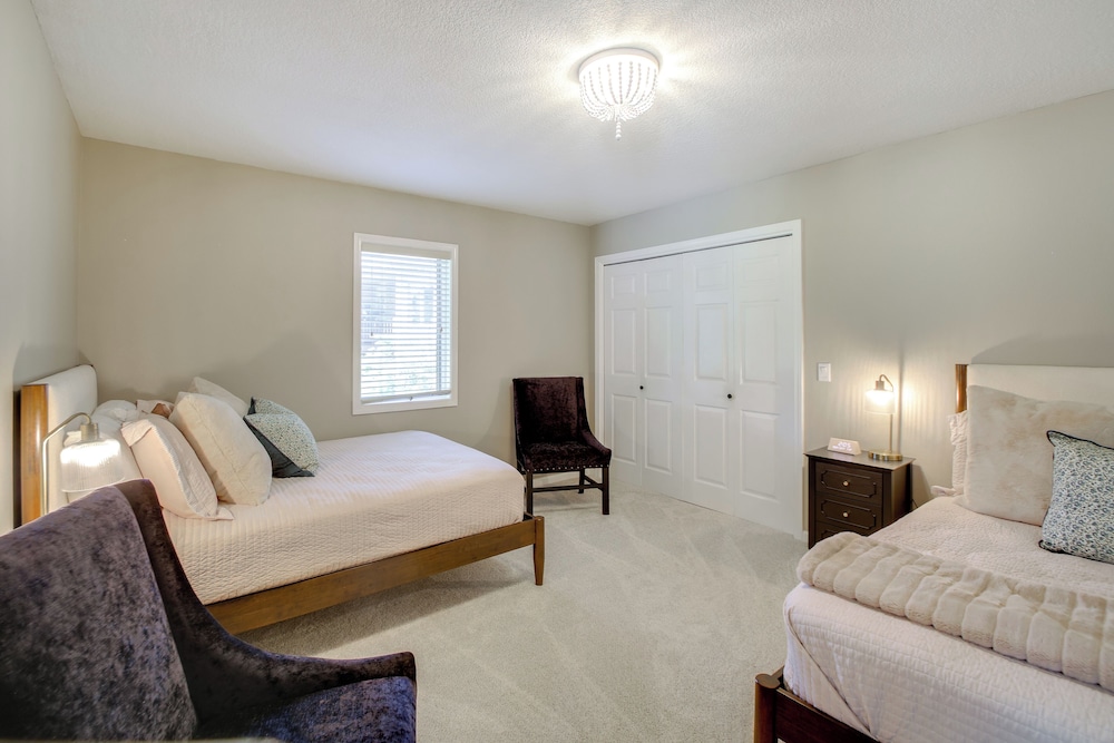 Golf Course View: Elegant Hot Springs Village Home