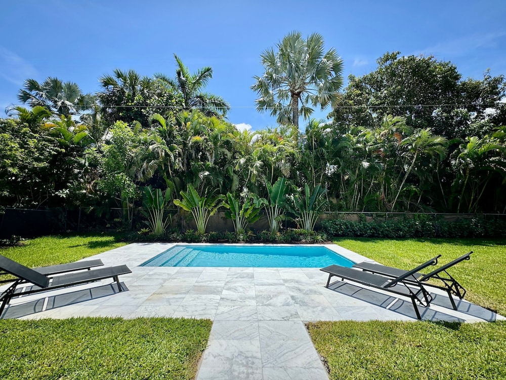 Spacious 3BR Home 2 Baths Amazing Pool Area