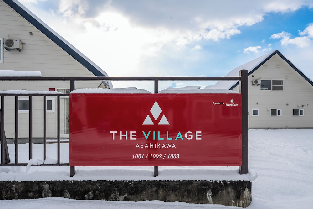THE VILLAGE 1002