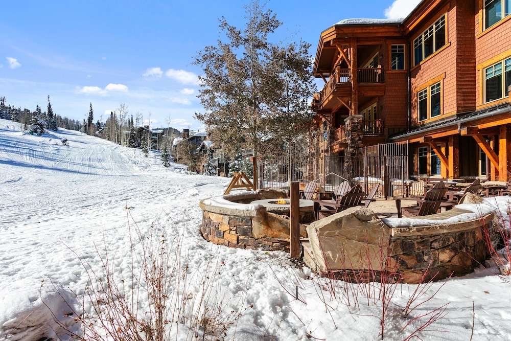 Grand Lodge - 3 Bedroom Deluxe #304 - Ski-in/out 3 Condo