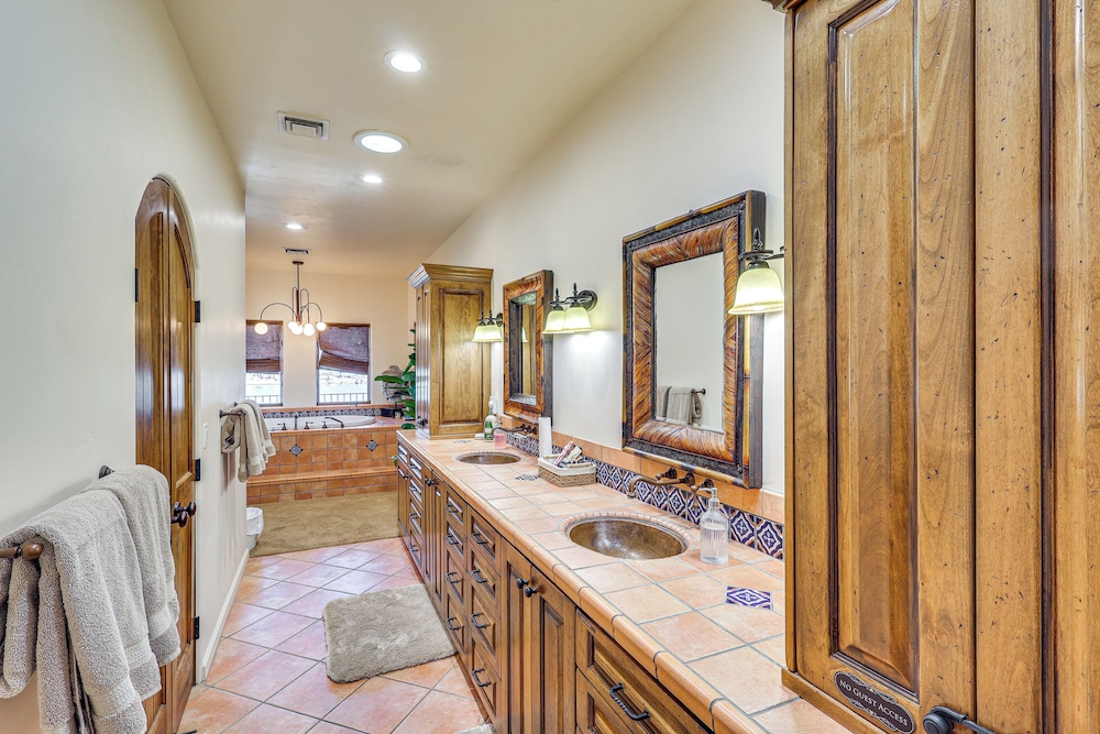 Game Room + Dock: Riverfront Escape in Parker!