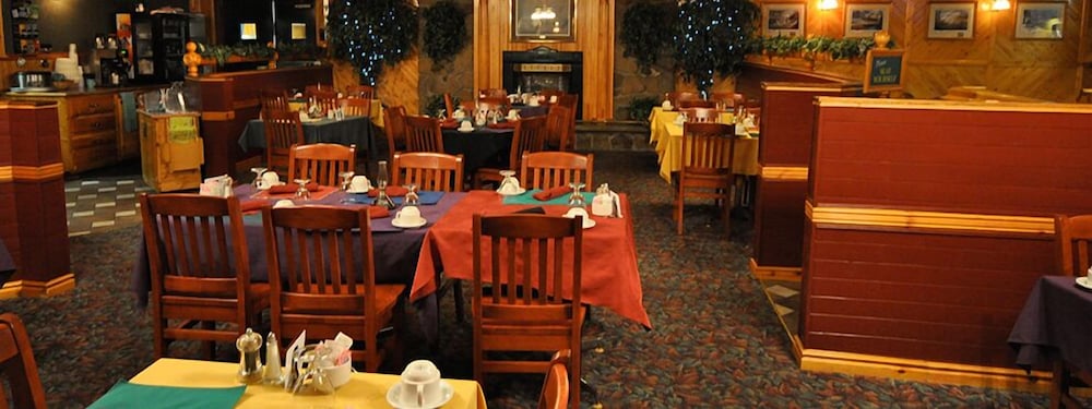Pinewood Motor Inn