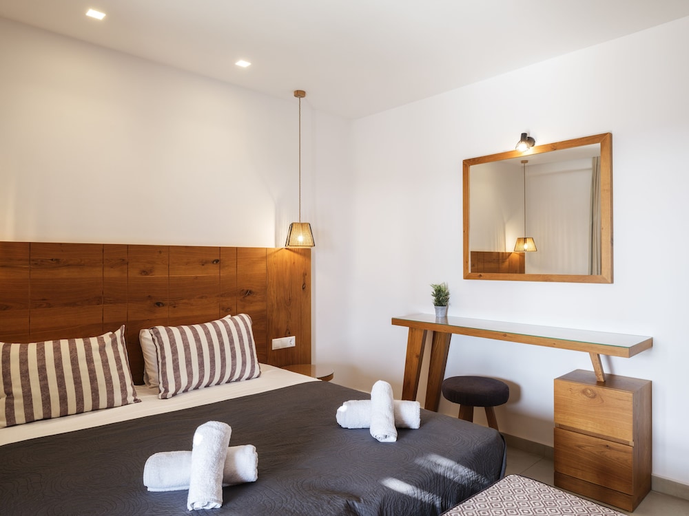 Evi Suites & Villas