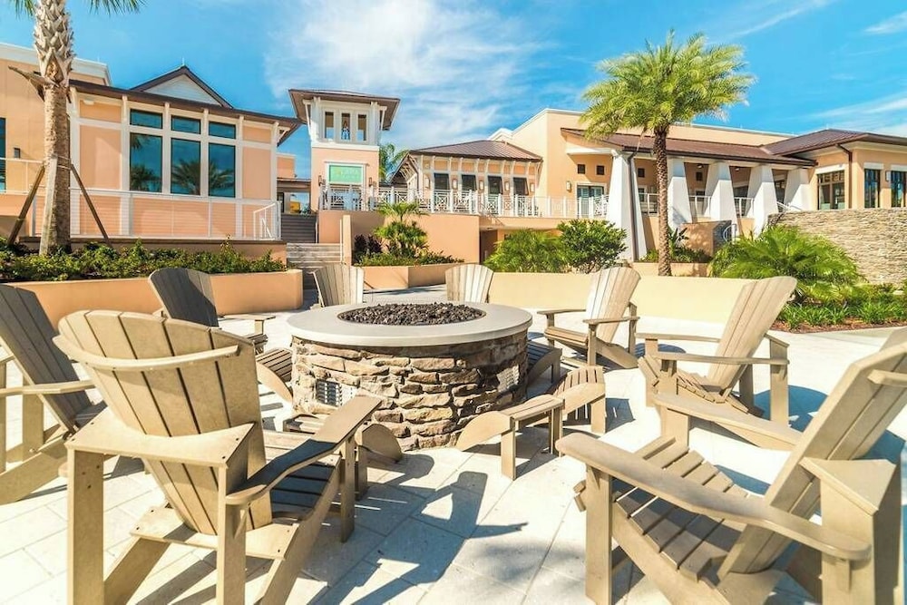 Family Fun Retreat Near Disney With Game Room & Themed Bedrooms