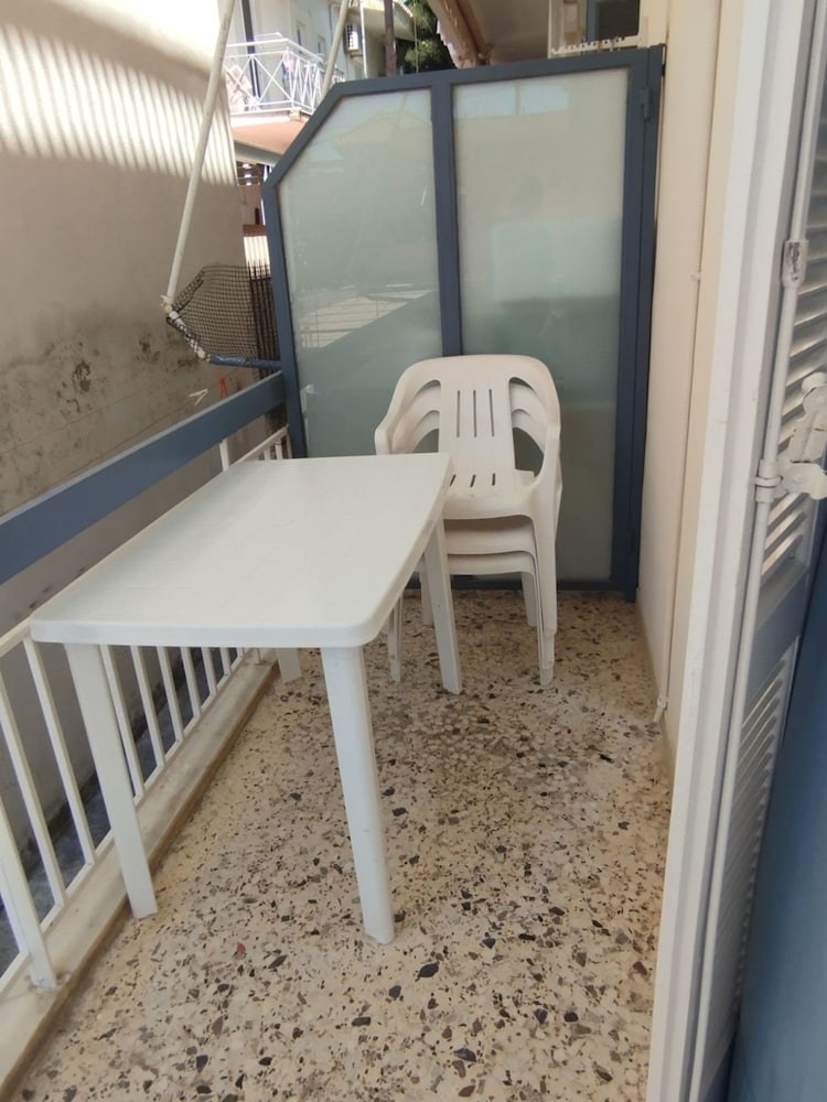 Frinda Studio Next to the sea