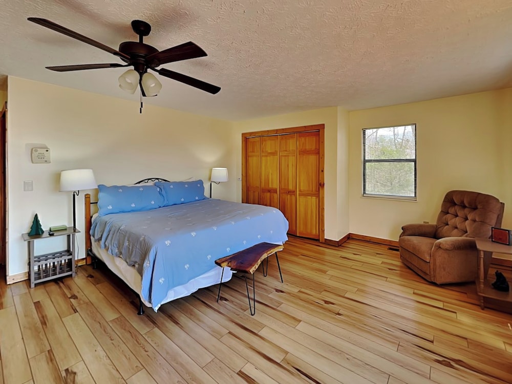Honey Bear Hideaway by Jackson Mountain Rentals