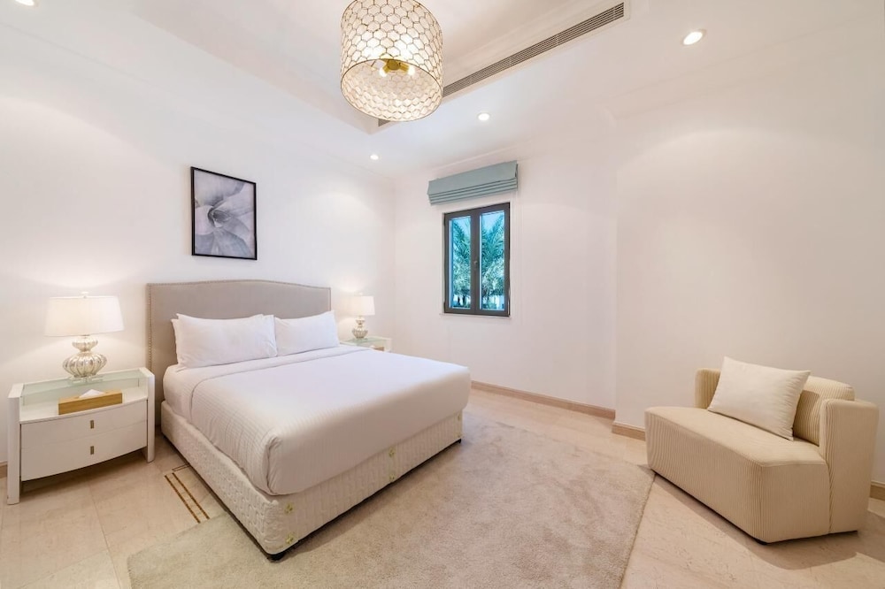 Manzil-6BR Lux Villa with Pvt Pool