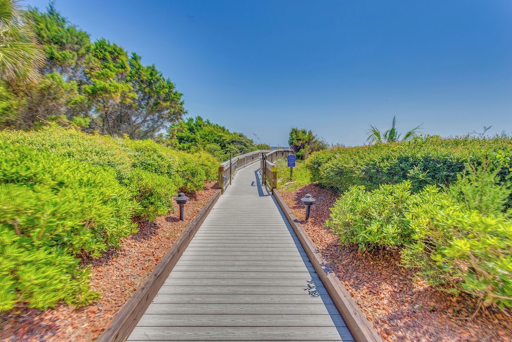 Ocean Access & Resort Perks: Myrtle Beach Condo