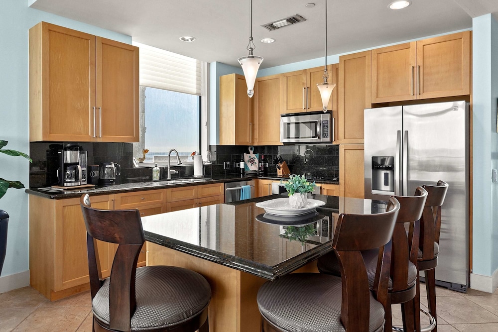 Sapphire Beach - Breathtaking 26th Floor Views 3 Bedroom Apts