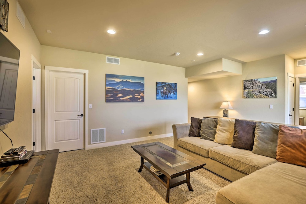 Deluxe Granby Ranch Hillside Home: Private Hot Tub
