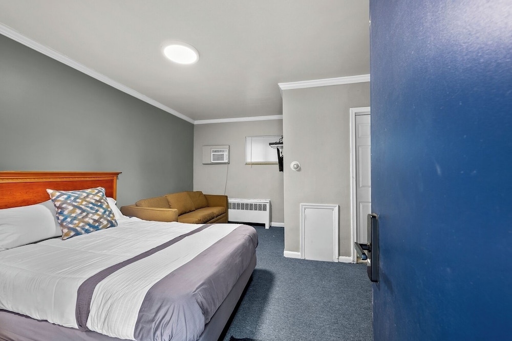 1BR w/ Smart TV AC Self Check-in MI
