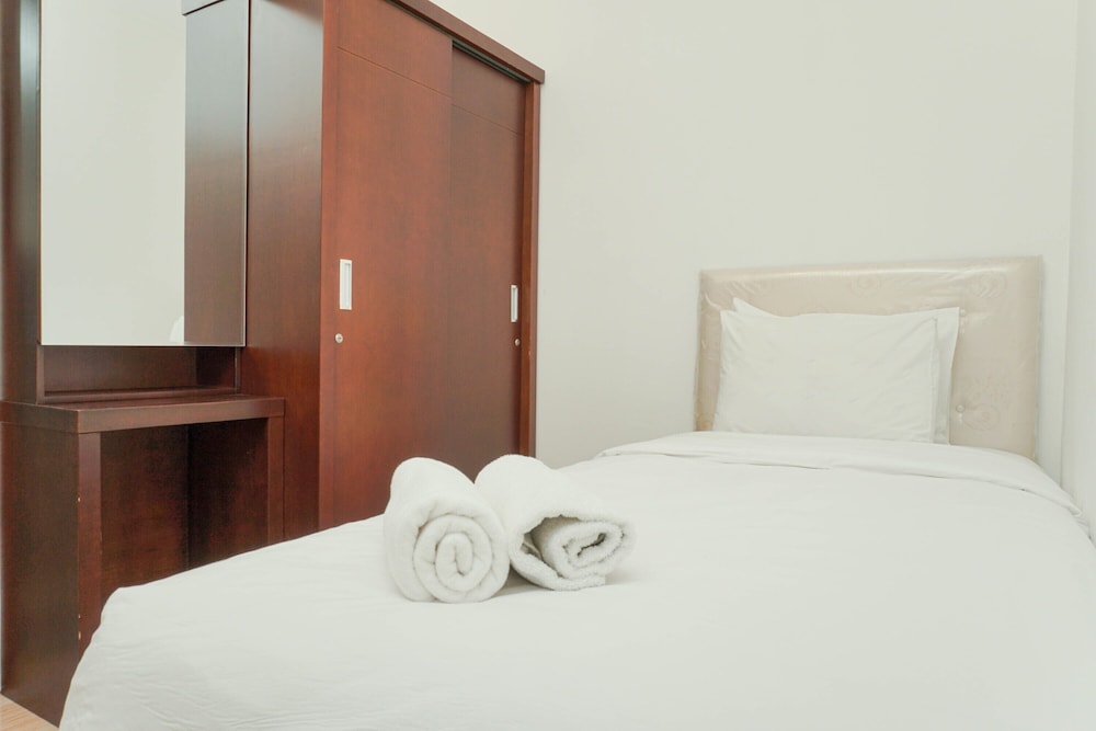 Comfy And Simply 2Br Apartment At Mediterania Palace Residence view 5