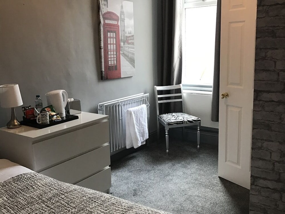 South Shields Vacations - Kingsmere Guest House - Property Image 2