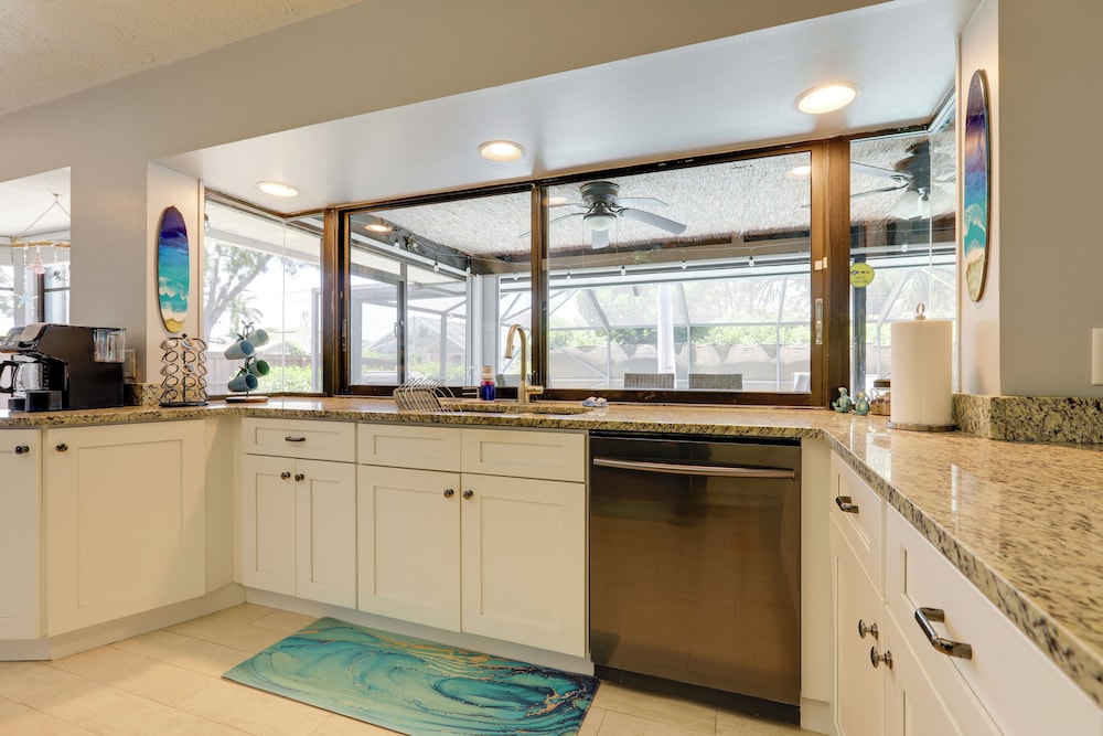 Private Pool & Yard: Family Home in Port St Lucie