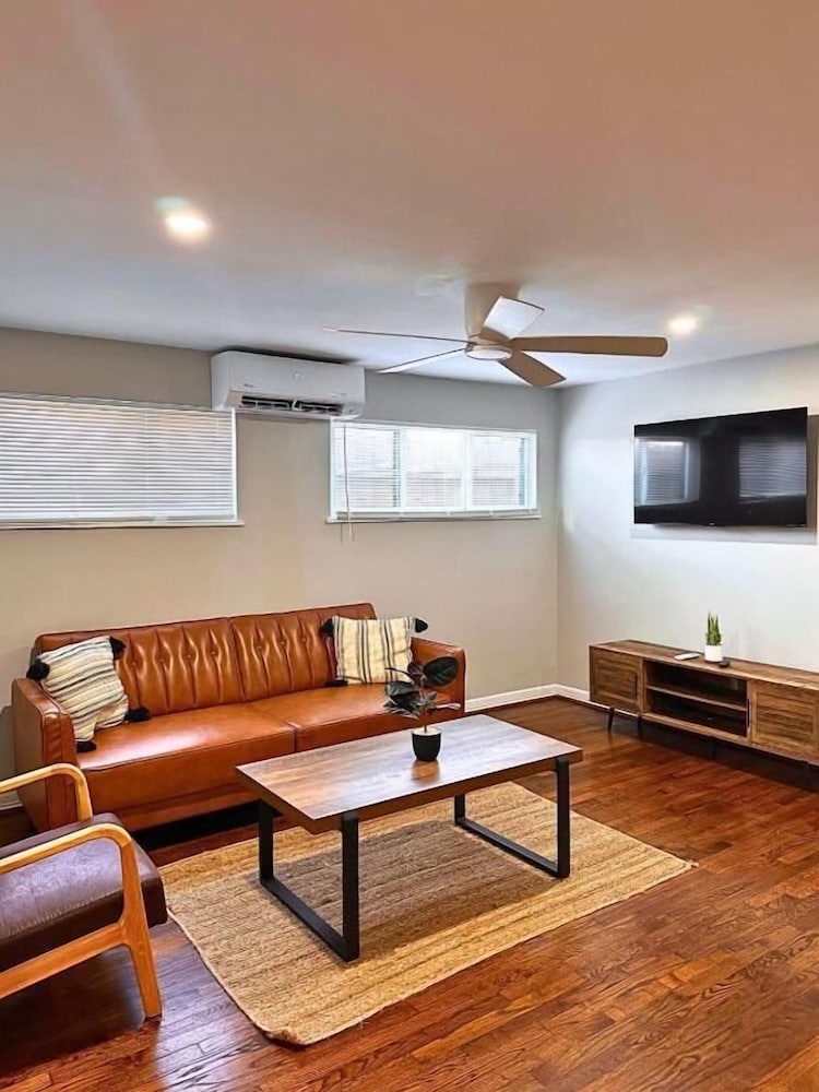 Stylish 1BR Urban Retreat