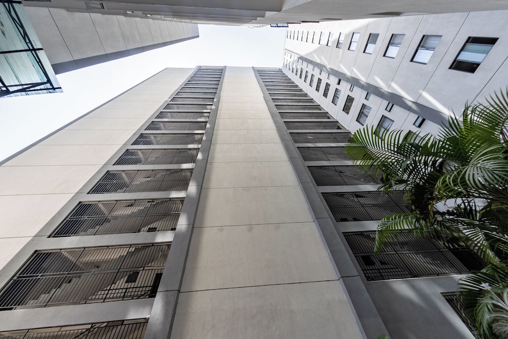 Erica Suites - Riverside 1BR Apartments