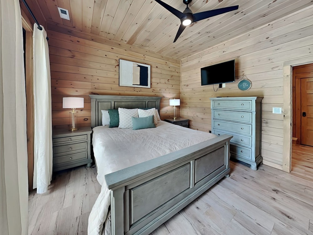 Smoky Ridge Sanctuary by Jackson Mountain Rentals