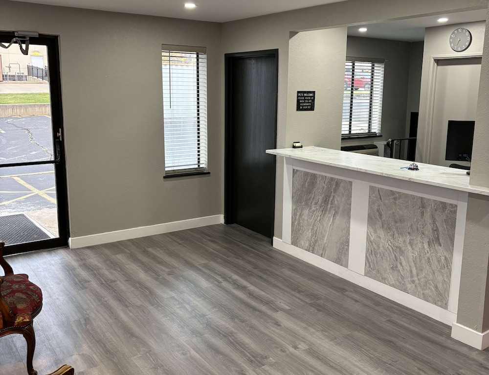 Super 8 Springfield North I-44 - Image 2