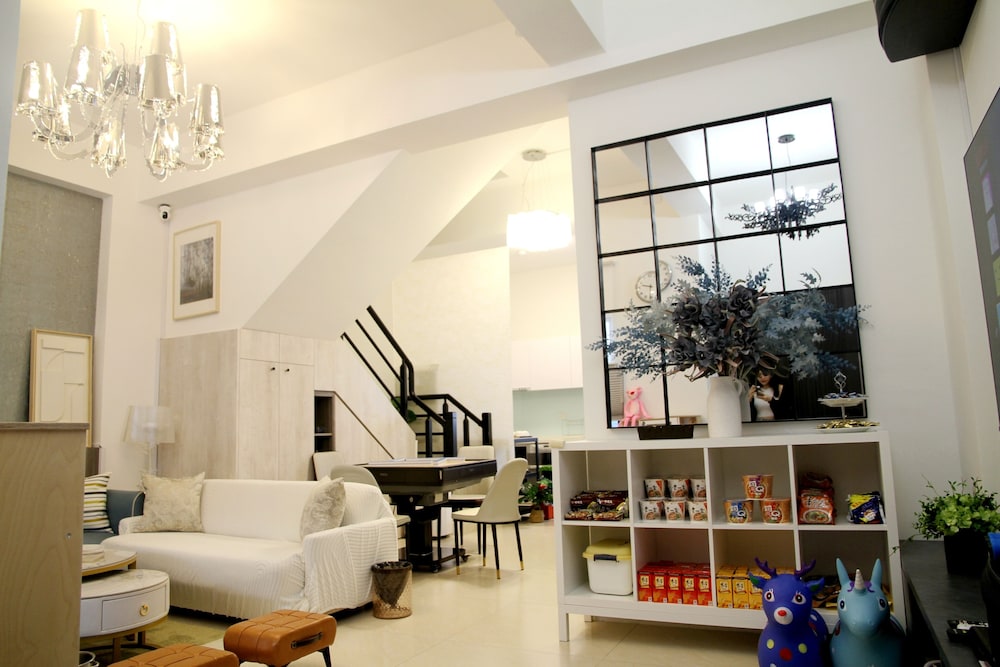Mooon House