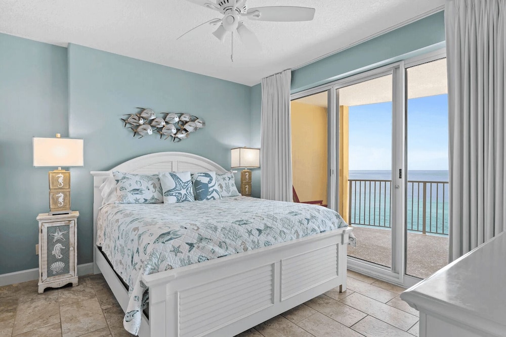 Beachfront Access, 2 Pools, Beach Service w/ Chairs Emerald Isle Resort 1308