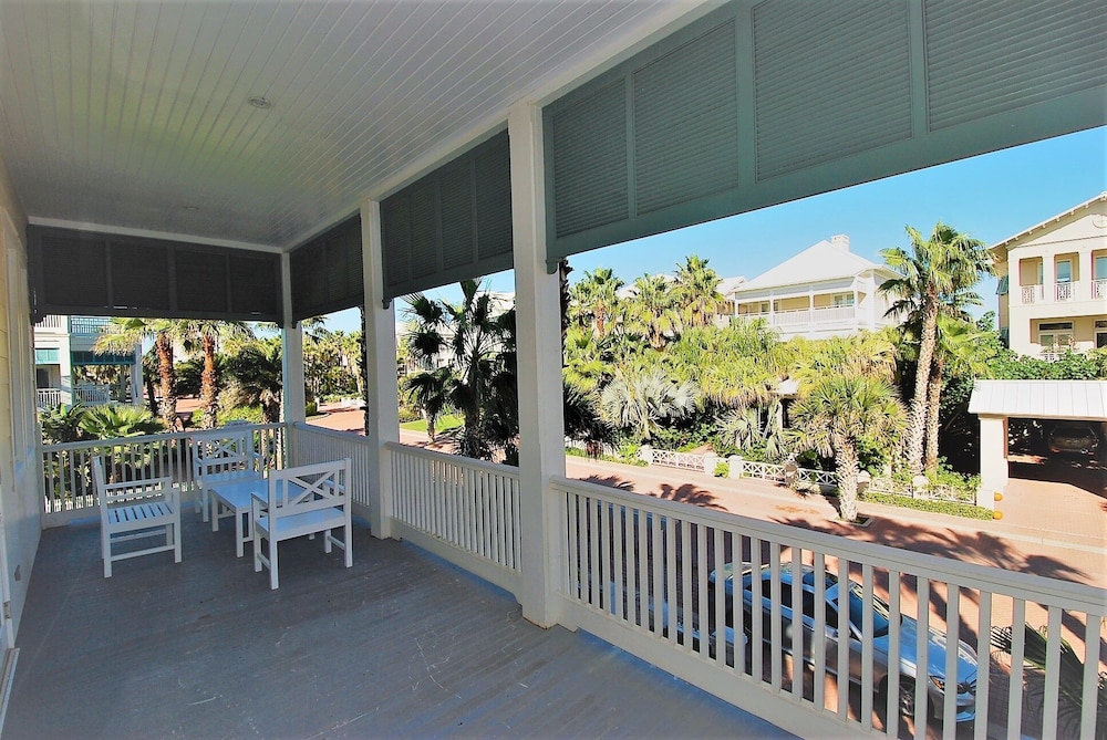 Bella Casa - Private House With Hot Tub 4 Bedroom Home by RedAwning
