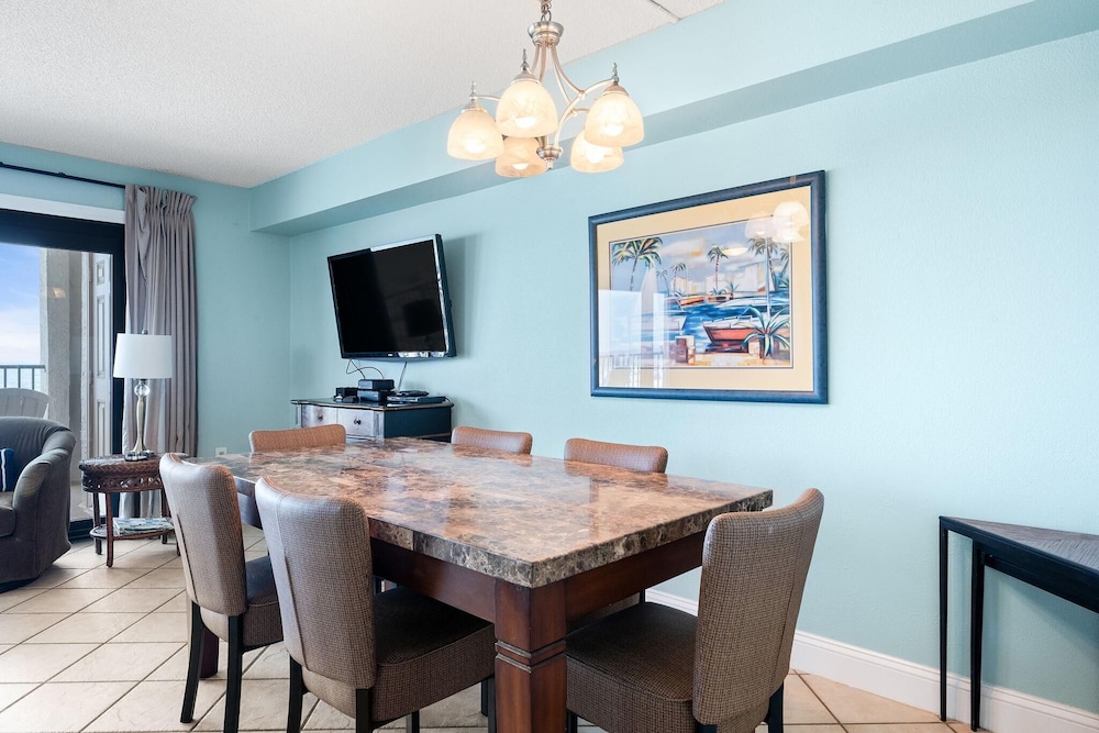 Ocean Breeze East 201