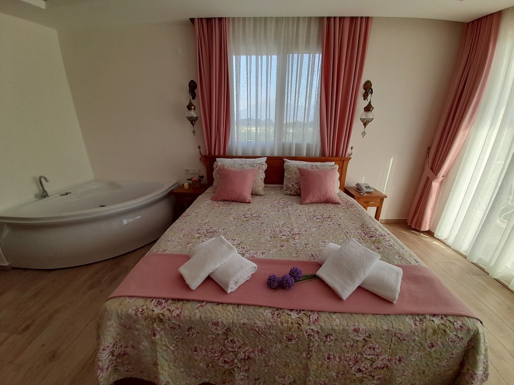 Infinity Ruby Hotel - Image 30