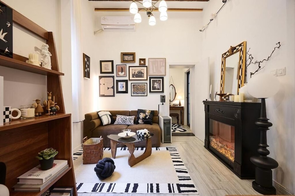 Shanghai Hills & Well-time MCM loft