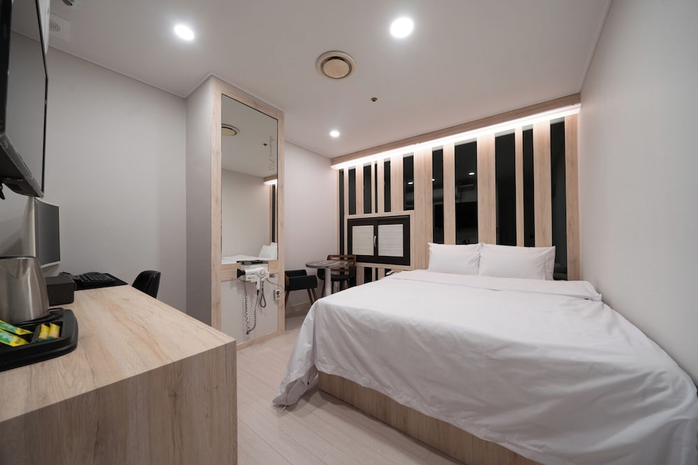 Hwajeong Hotel jun