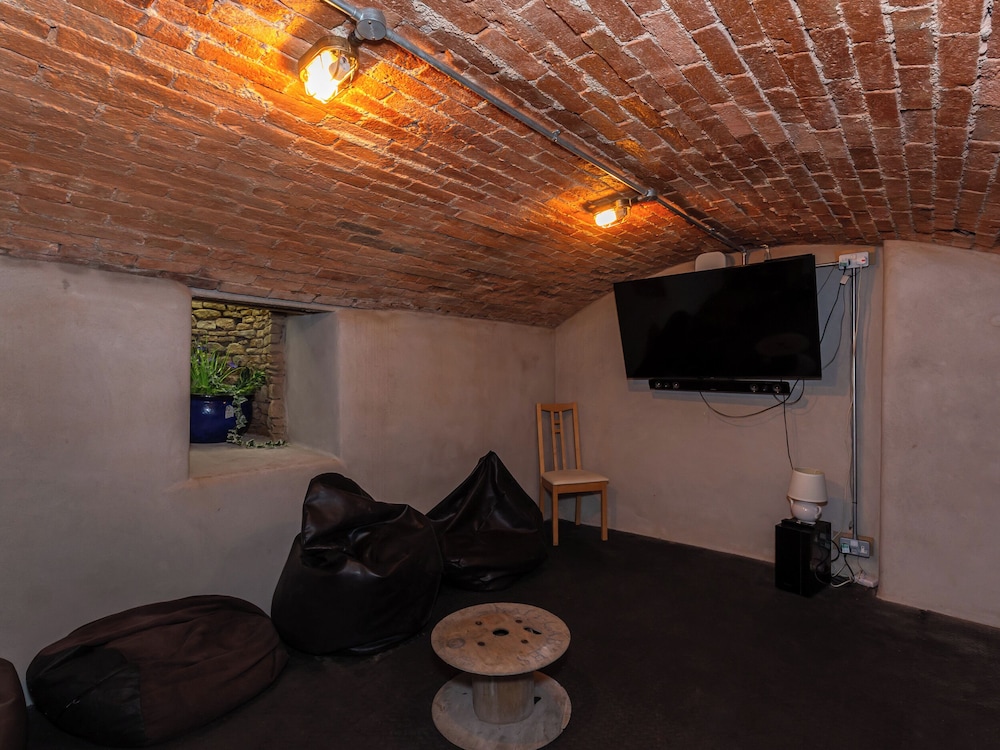 Vallis Oak Villa