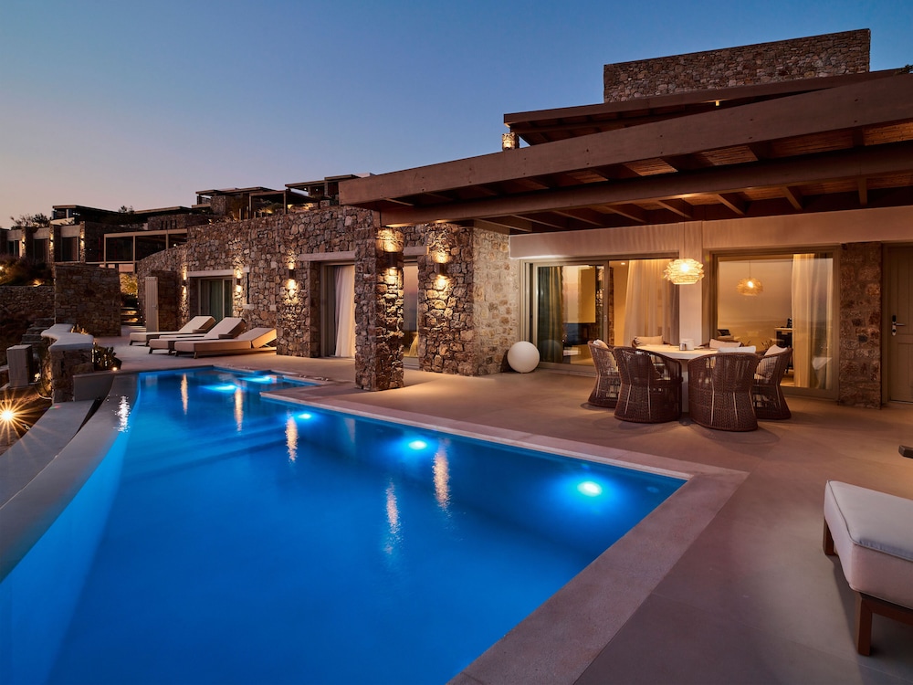 Kounoupas Complex by Mykonos Rocks
