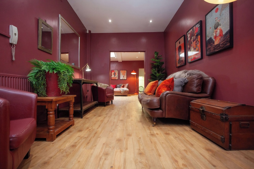 higgihaus 107 Sleeps 4 Monday - Friday