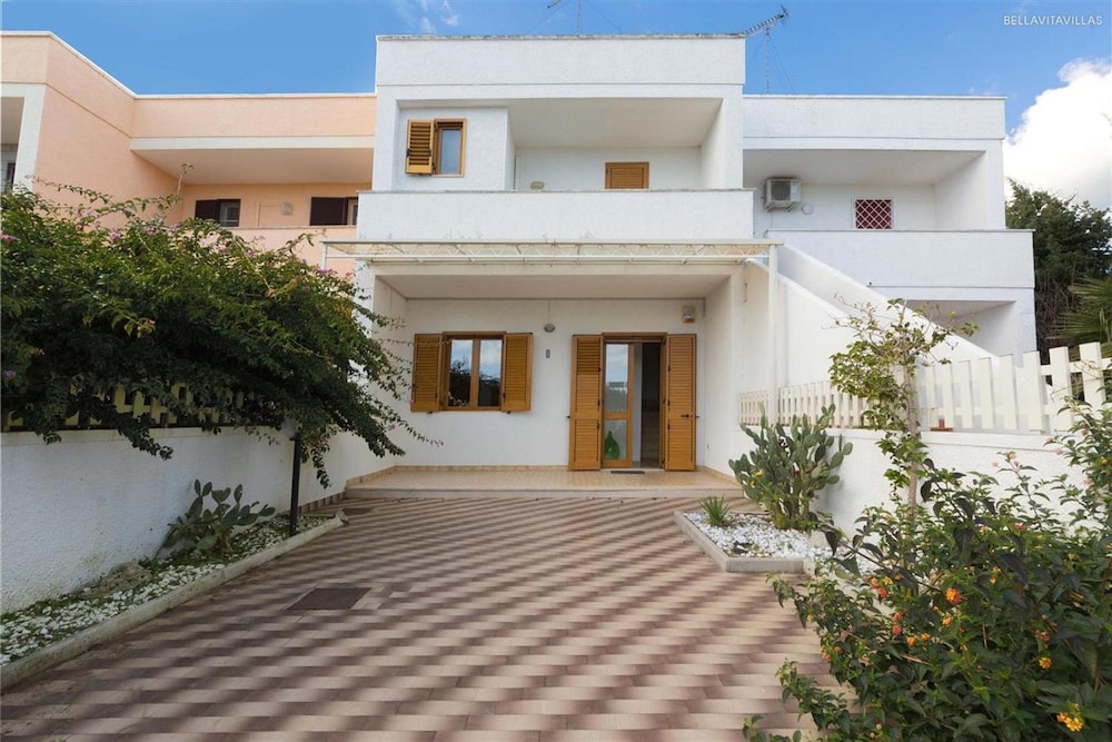 in Torre Dell Orso With 2 Bedrooms and 1 Bathrooms view 4